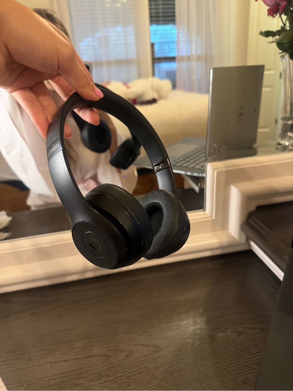 Beats by Dre Solo Wireless Headphones - Matte Black